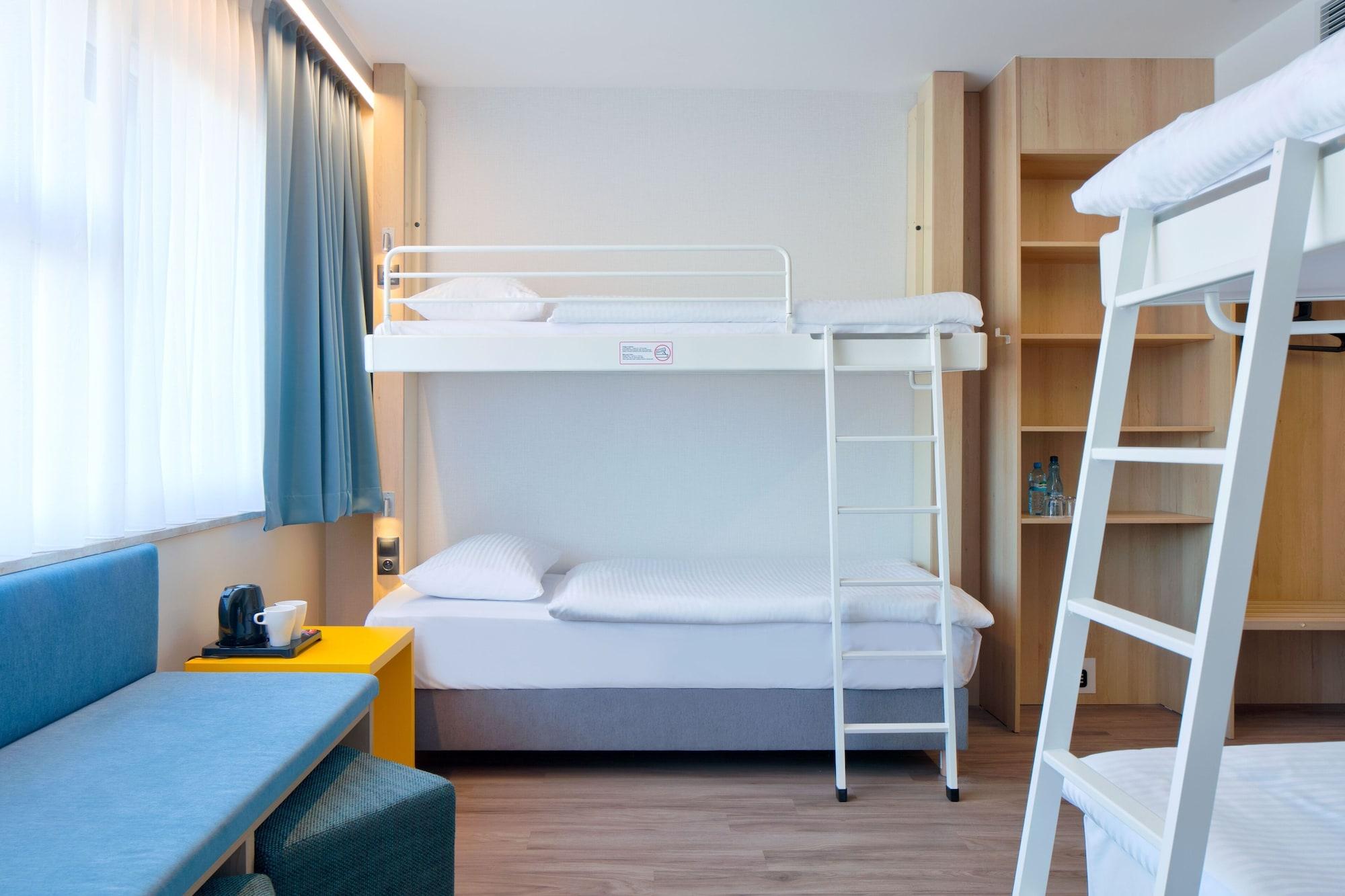 O3Hotel Varsovie Extérieur photo