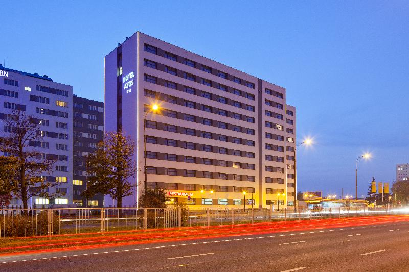 O3Hotel Varsovie Extérieur photo